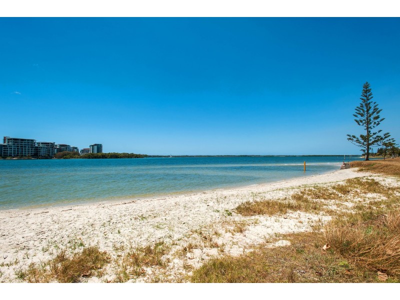 21 Swallow Avenue, Paradise Point QLD 4216