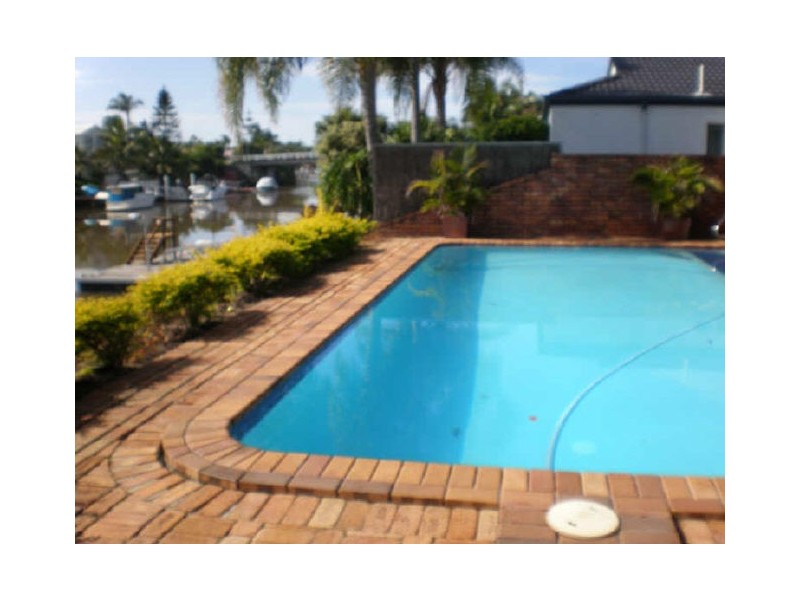 39 Pebblebeach Drive, Runaway Bay QLD 4216