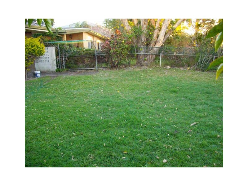 27 Killowill Street, Paradise Point QLD 4216