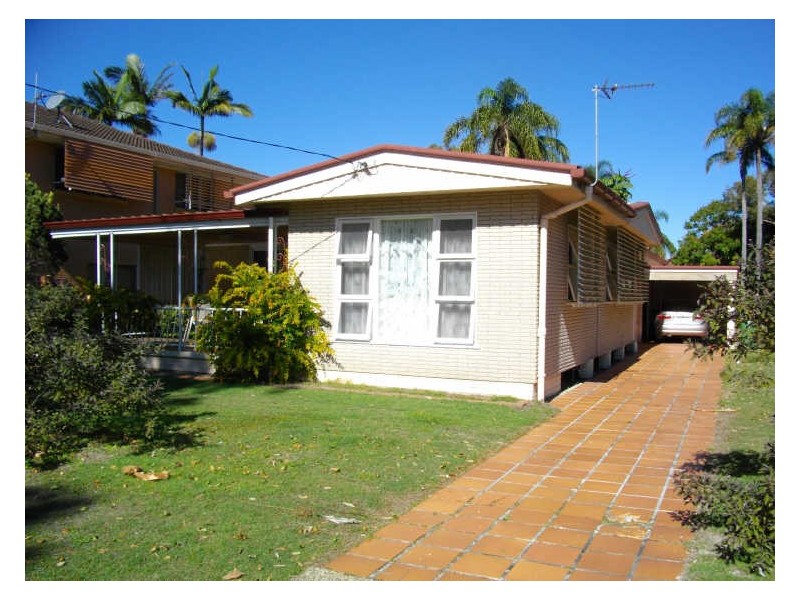 6 Falkinder Avenue, Paradise Point QLD 4216