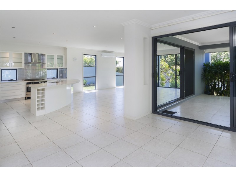37 Great Southern Drive, Robina QLD 4226