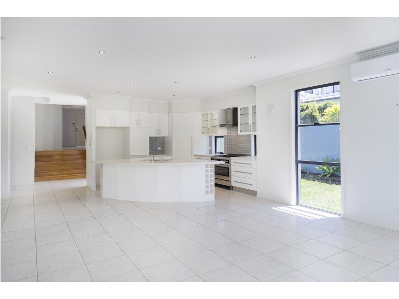 37 Great Southern Drive, Robina QLD 4226