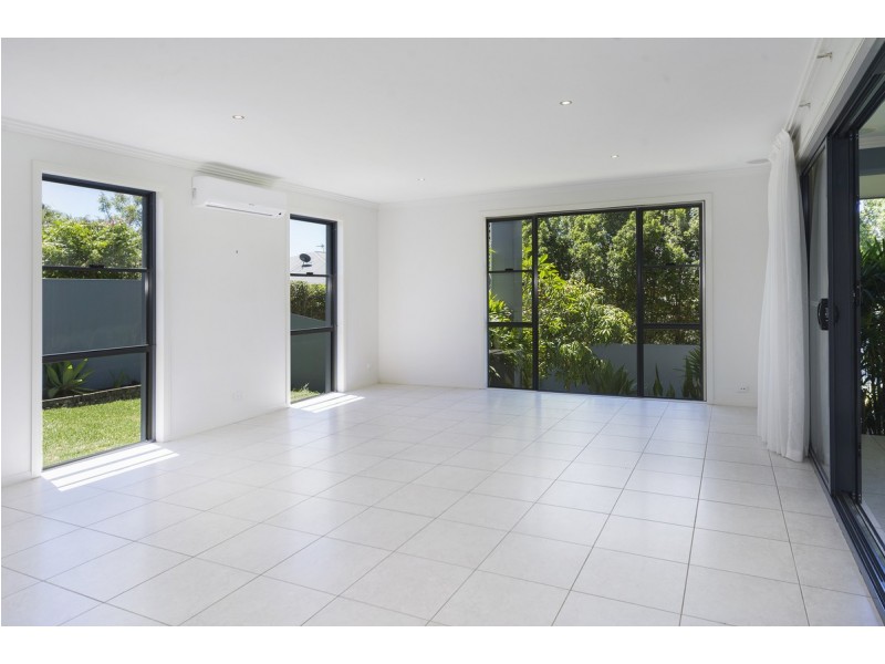 37 Great Southern Drive, Robina QLD 4226