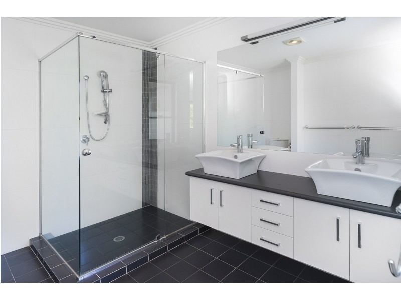 37 Great Southern Drive, Robina QLD 4226