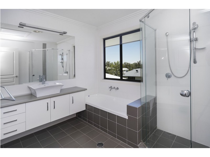 37 Great Southern Drive, Robina QLD 4226