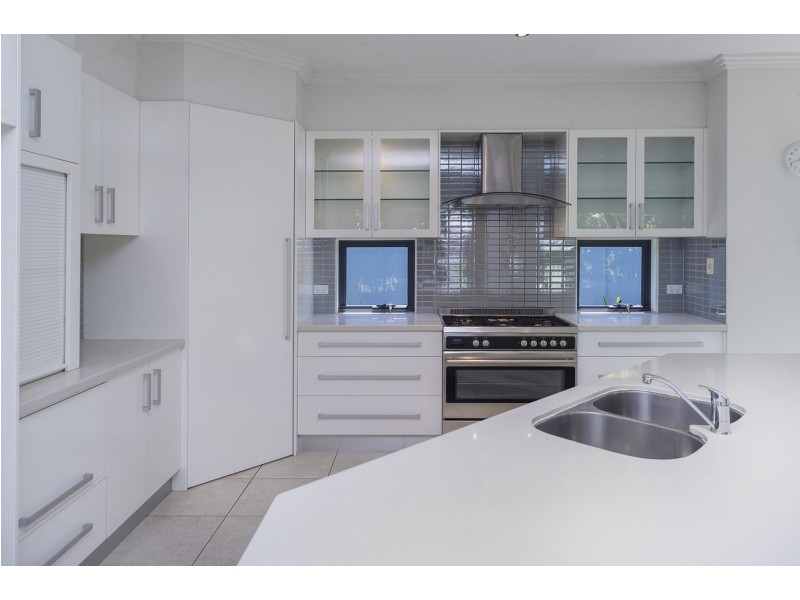 37 Great Southern Drive, Robina QLD 4226
