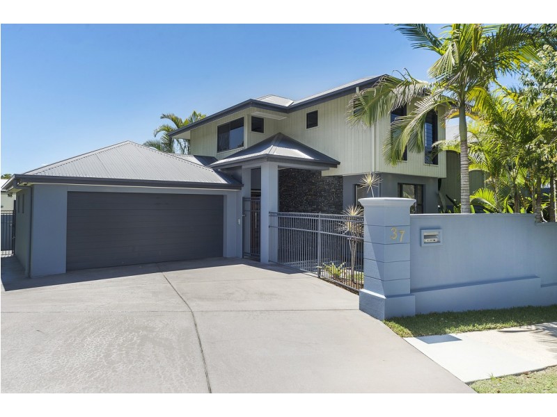 37 Great Southern Drive, Robina QLD 4226