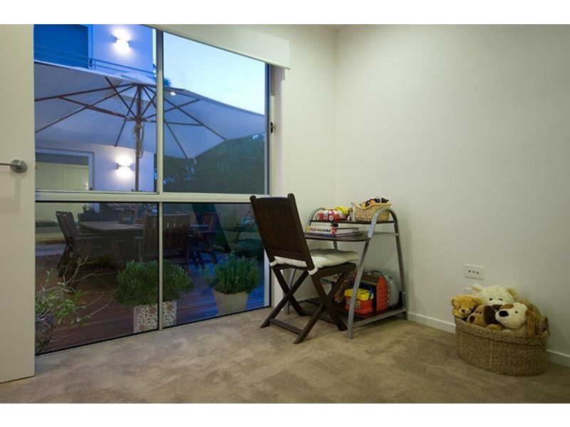 2/22 Eider Avenue, Paradise Point QLD 4216