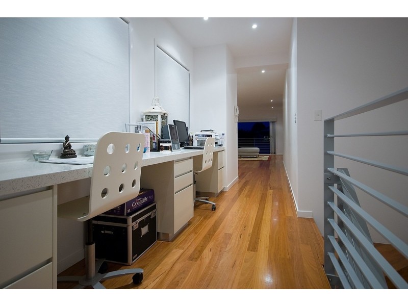 2/22 Eider Avenue, Paradise Point QLD 4216