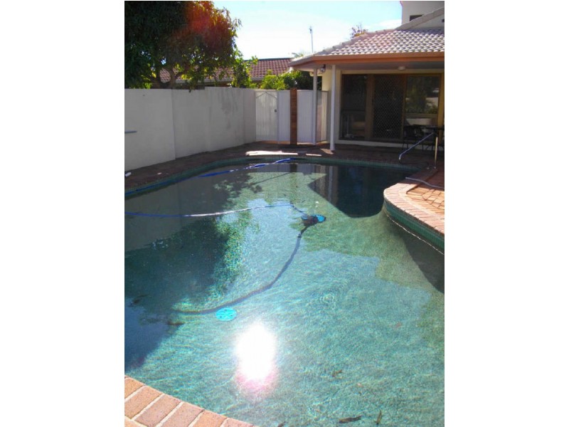 33 Seaspray Street, Paradise Point QLD 4216