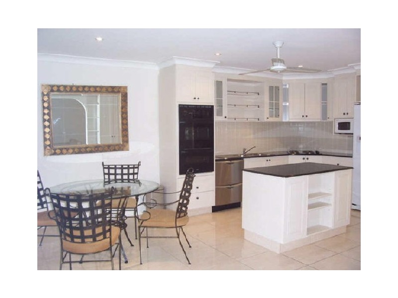 33 Seaspray Street, Paradise Point QLD 4216