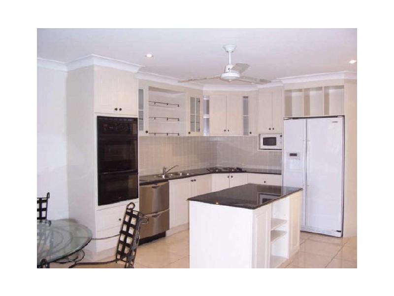 33 Seaspray Street, Paradise Point QLD 4216