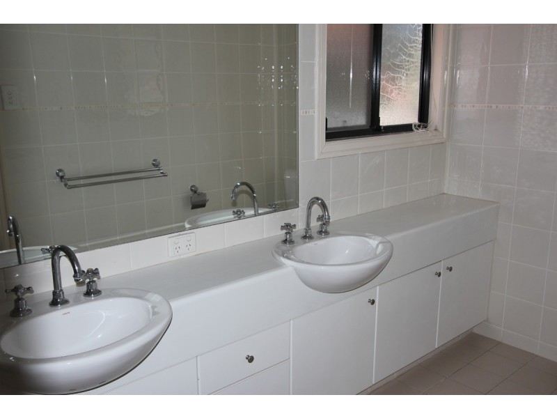 29 Ballybunyon Crescent, Hope Island QLD 4212