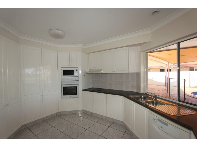136 Monterey Keys Drive, Helensvale QLD 4212