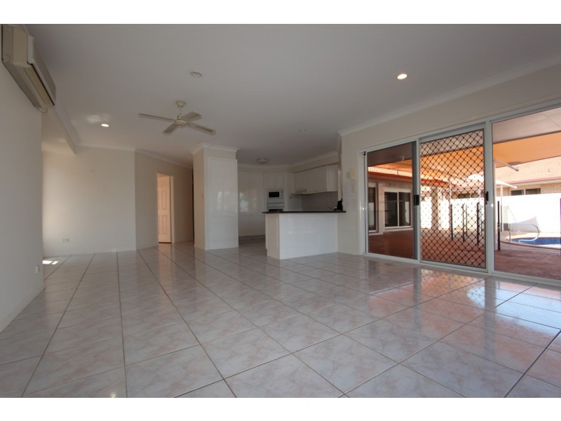 136 Monterey Keys Drive, Helensvale QLD 4212