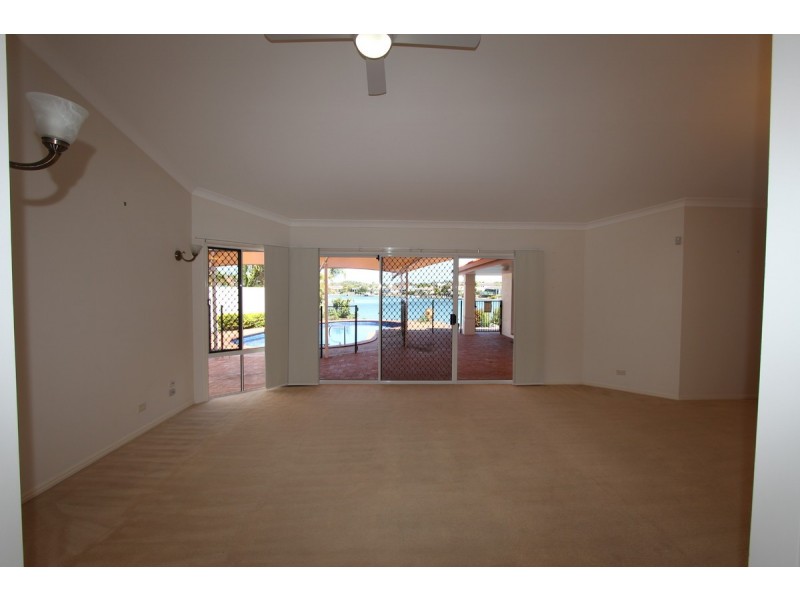 136 Monterey Keys Drive, Helensvale QLD 4212