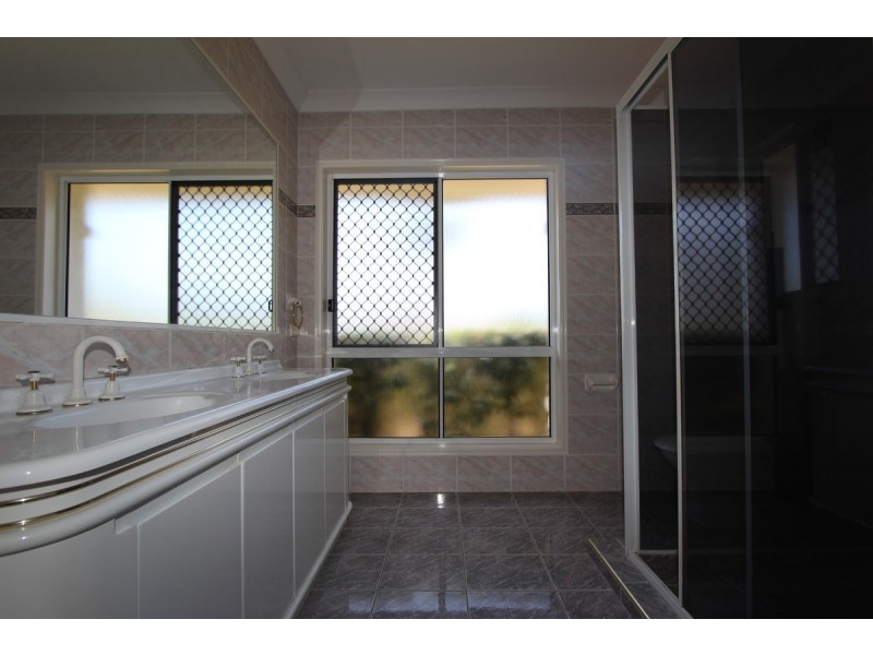 136 Monterey Keys Drive, Helensvale QLD 4212