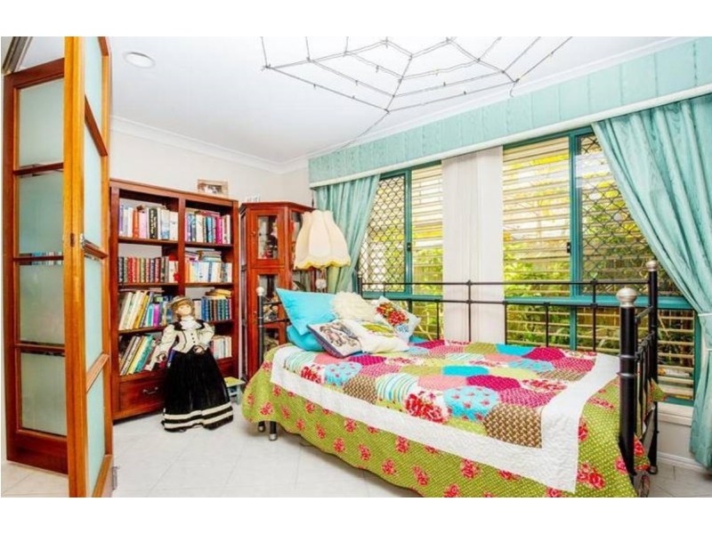 6 Thyme Court, Runaway Bay QLD 4216