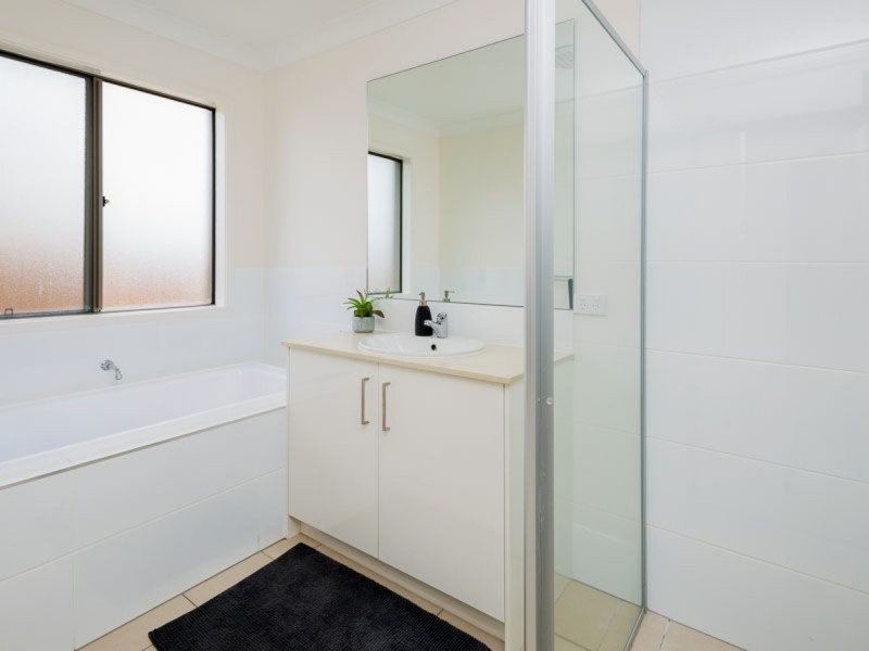 12 Beacon Lane, Hope Island QLD 4212