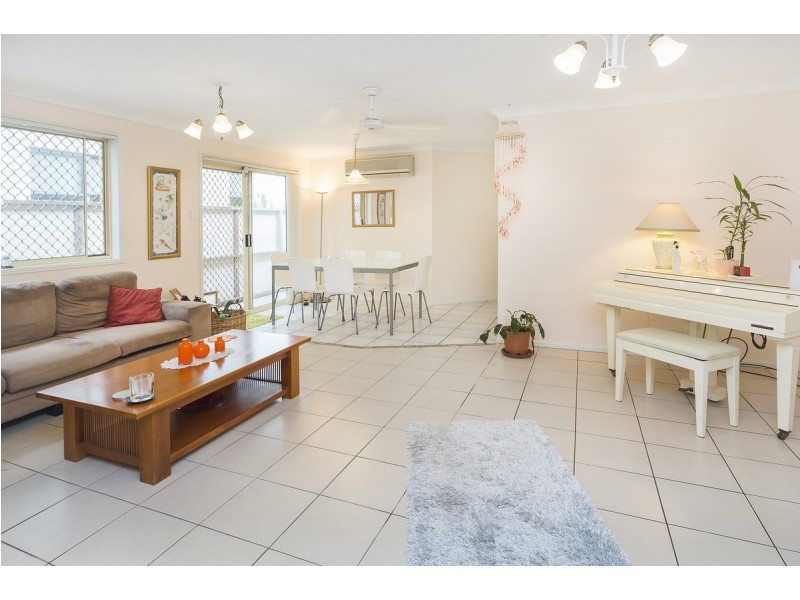 1/12 Rouen Avenue, Paradise Point QLD 4216