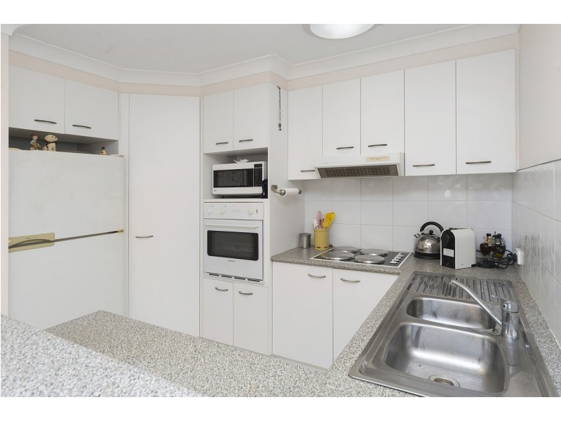 1/12 Rouen Avenue, Paradise Point QLD 4216