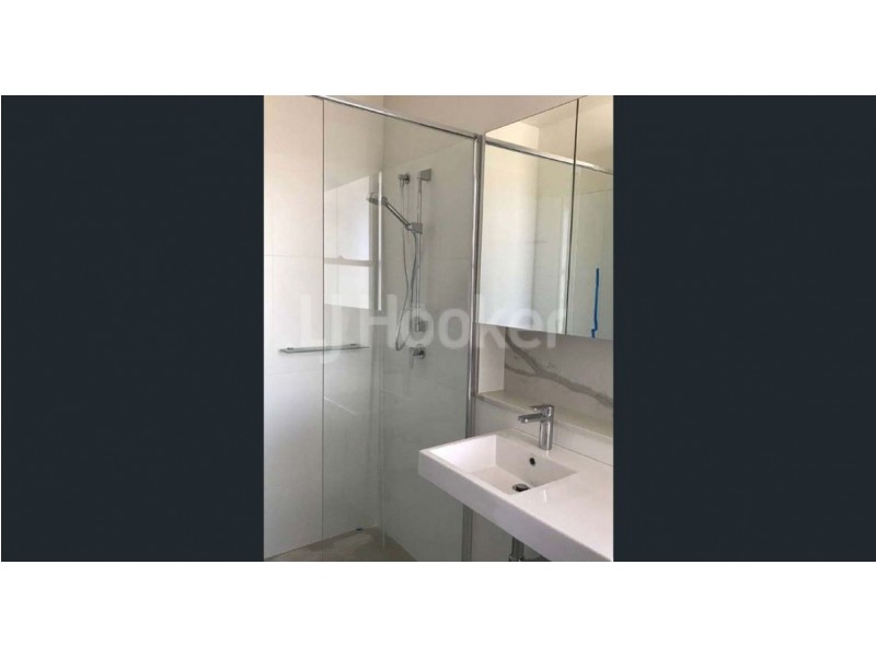 37 Sickle Avenue, Hope Island QLD 4212
