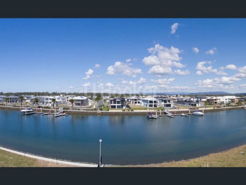 37 Sickle Avenue, Hope Island QLD 4212