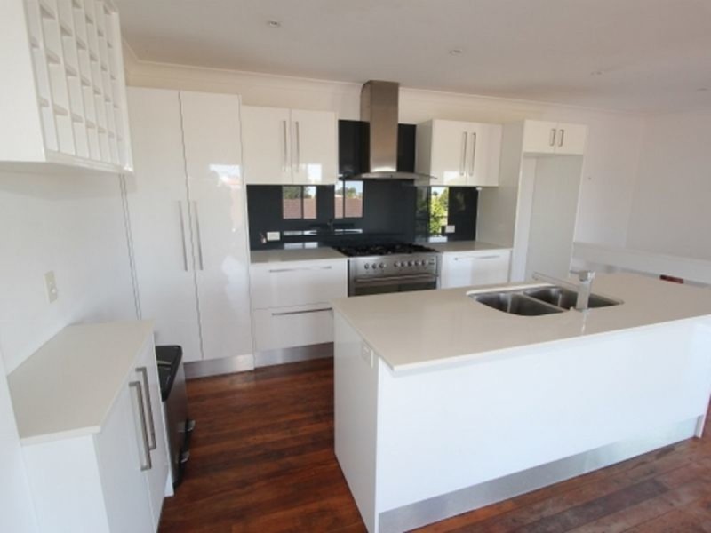 56 Abalone Avenue, Paradise Point QLD 4216