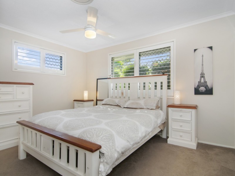 15 Burrinjuck Drive, Coombabah QLD 4216