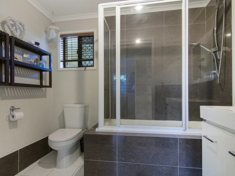 15 Burrinjuck Drive, Coombabah QLD 4216