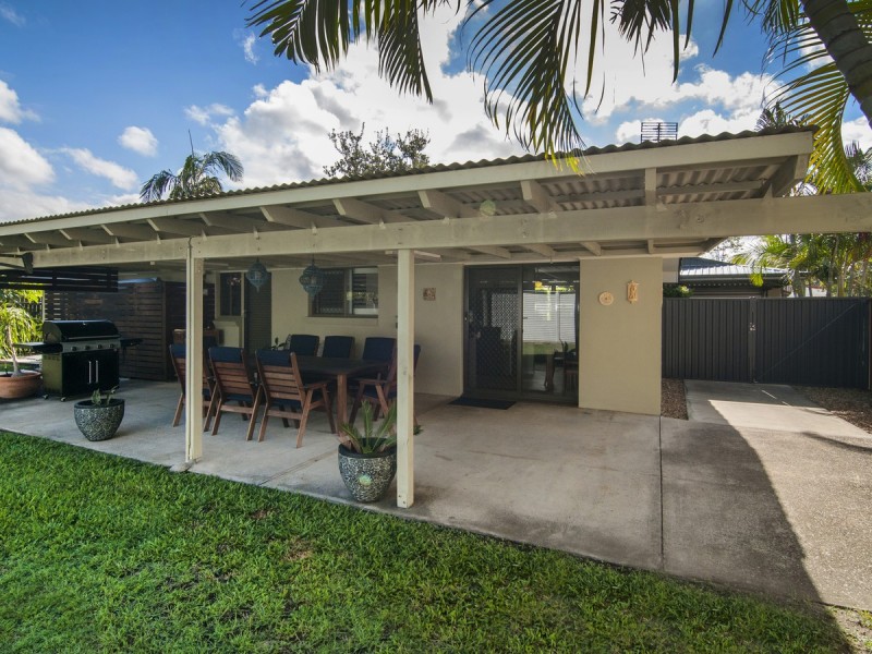 15 Burrinjuck Drive, Coombabah QLD 4216
