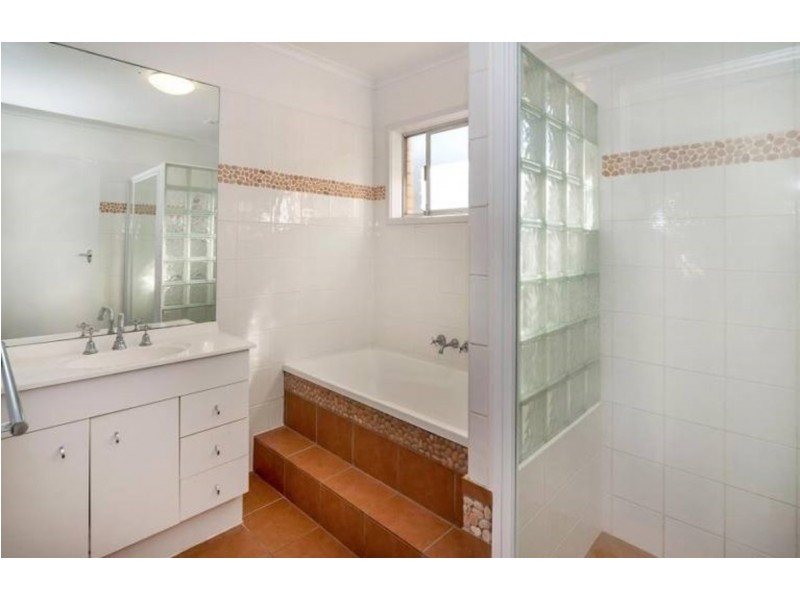 9 Louise Street, Southport QLD 4215