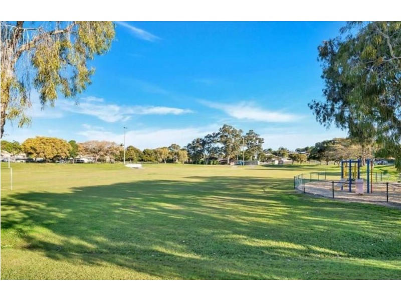 9 Louise Street, Southport QLD 4215