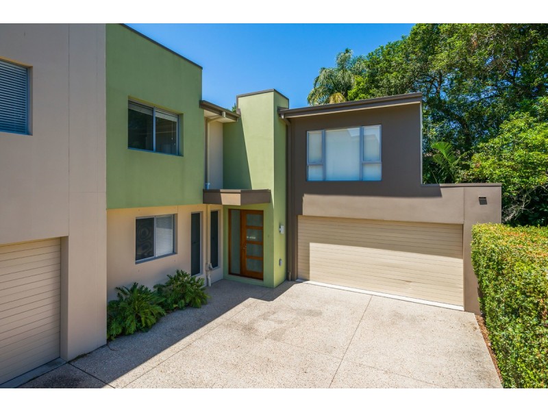 2/5 Wynflo Street, Labrador QLD 4215