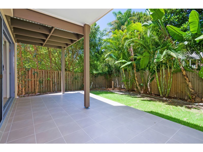 2/5 Wynflo Street, Labrador QLD 4215