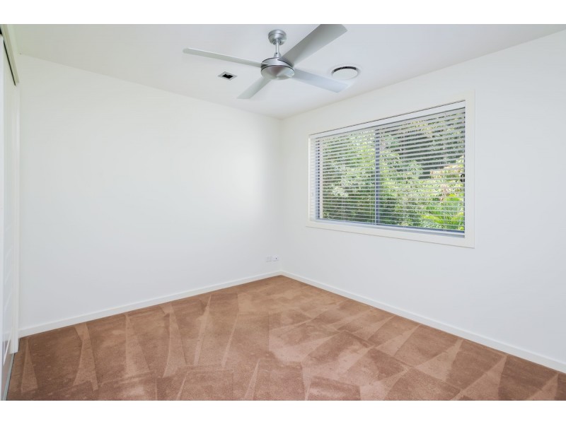 2/5 Wynflo Street, Labrador QLD 4215