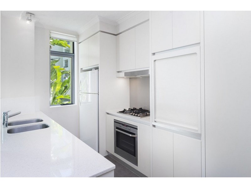 1D/28 Bayview Street, Runaway Bay QLD 4216