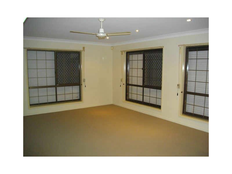 326 Bayview Street, Hollywell QLD 4216