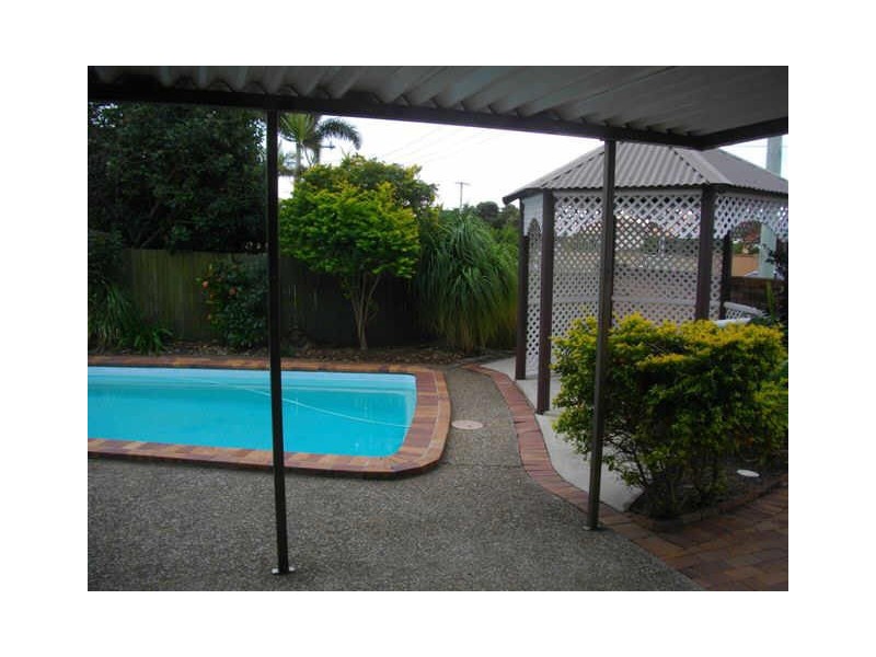 326 Bayview Street, Hollywell QLD 4216