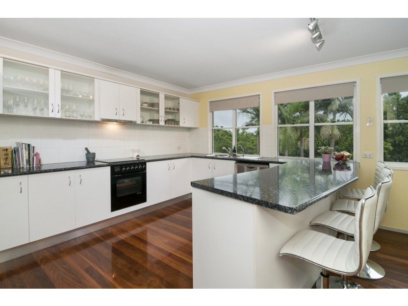 6 Akoonah Street, Hope Island QLD 4212