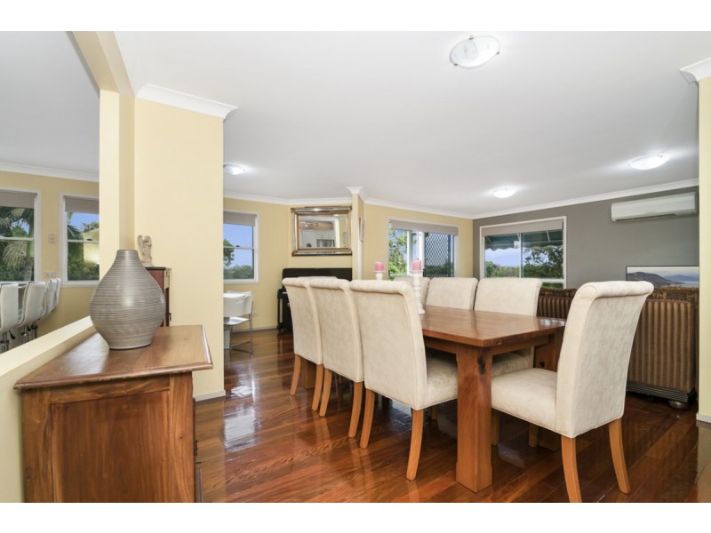 6 Akoonah Street, Hope Island QLD 4212