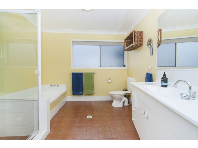 6 Akoonah Street, Hope Island QLD 4212