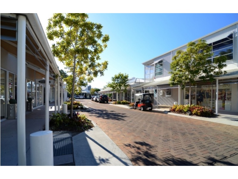 6 Akoonah Street, Hope Island QLD 4212