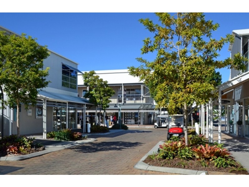 6 Akoonah Street, Hope Island QLD 4212