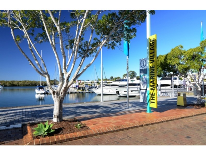 6 Akoonah Street, Hope Island QLD 4212