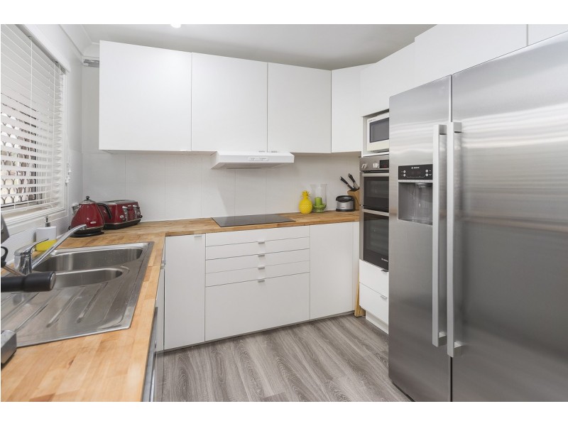 2/13 Brady Drive, Coombabah QLD 4216