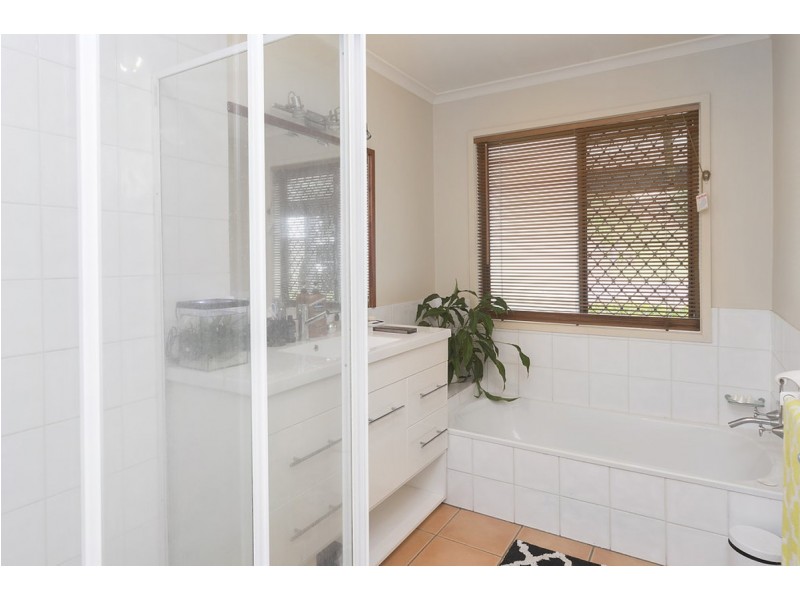 77 Plateau Crescent, Carrara QLD 4211