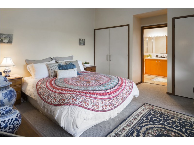 77 Plateau Crescent, Carrara QLD 4211