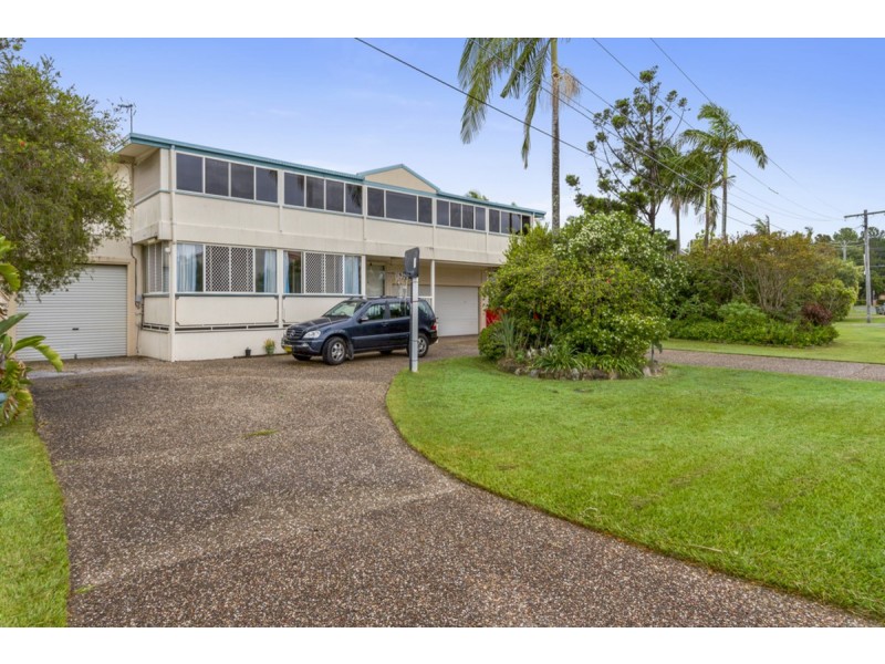 84 Boykambil Esplanade North, Hope Island QLD 4212