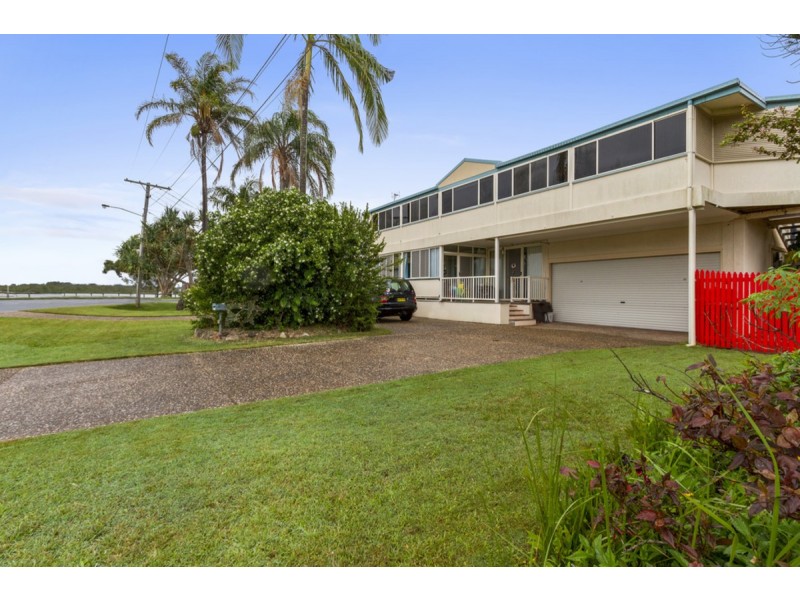 84 Boykambil Esplanade North, Hope Island QLD 4212